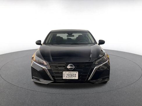 Used 2025 Nissan Altima 2.5 SV FWD image 4