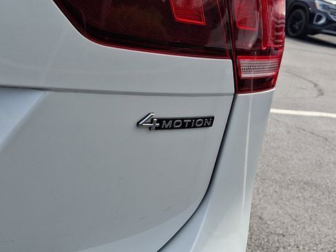 Certified 2023 Volkswagen Tiguan SEL R-Line AWD/4WD image 33