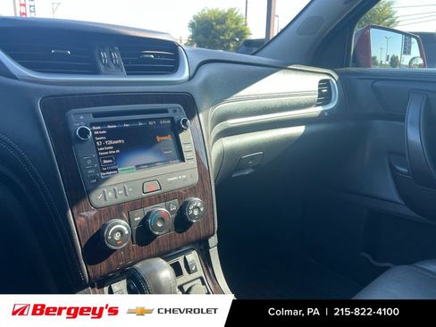 Used 2016 Chevrolet Traverse LT w/ Style and Technology Package FWD image 12