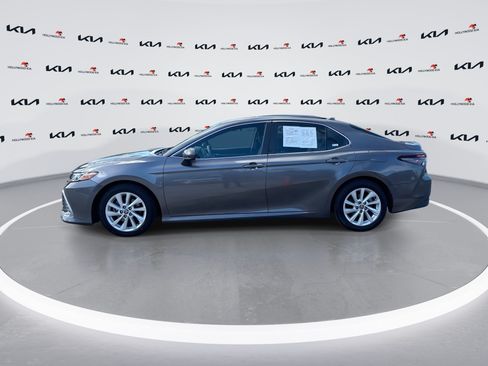 Used 2022 Toyota Camry LE FWD image 5