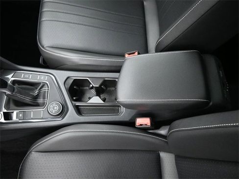 Used 2022 Volkswagen Tiguan SE R-Line image 33