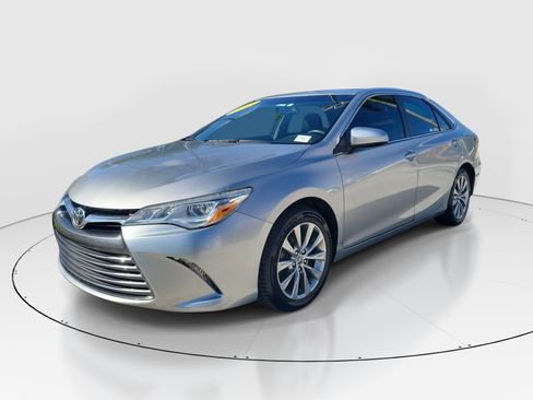 Used 2015 Toyota Camry XLE FWD image 3