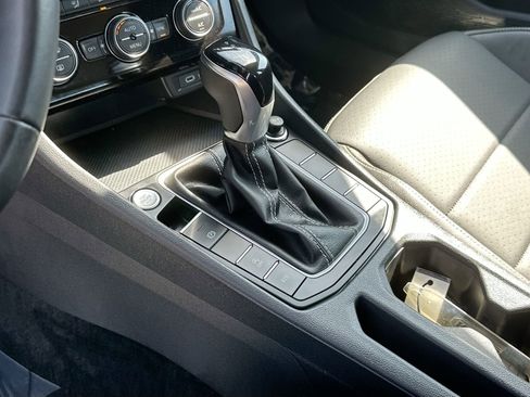 Used 2024 Volkswagen Jetta SE image 19