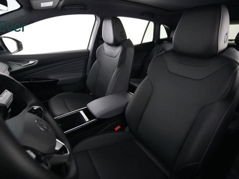 Used 2024 Volkswagen ID.4 Pro S image 4