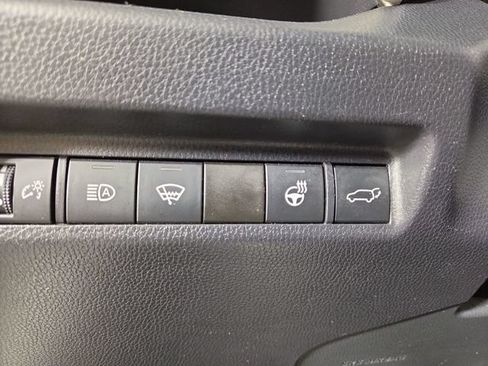 Used 2022 Toyota RAV4 XLE Premium AWD/4WD image 29