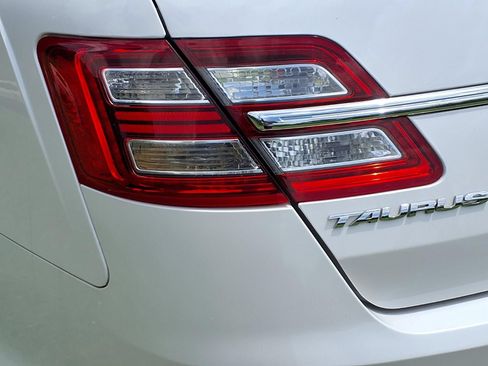 Used 2013 Ford Taurus Limited FWD image 5