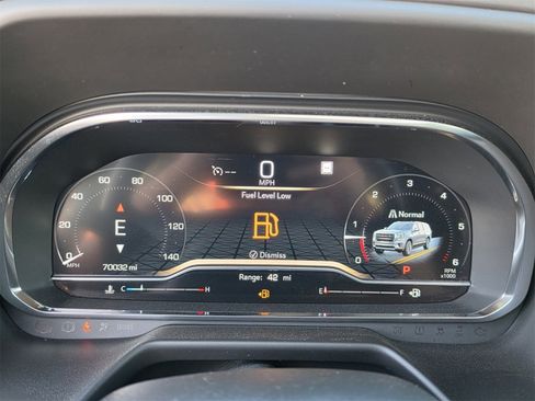 Used 2023 GMC Yukon XL SLT image 7