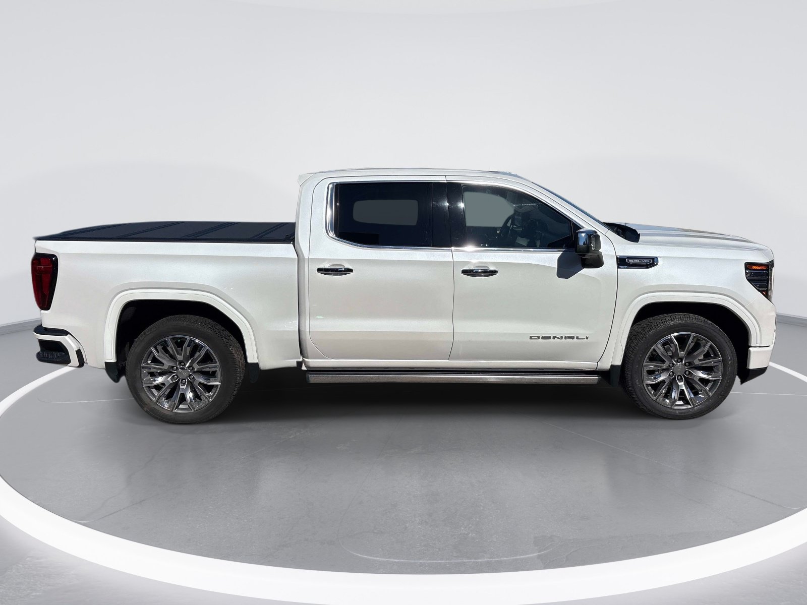 Used 2023 GMC Sierra 1500 Denali w/ Denali Reserve Package AWD/4WD image 9