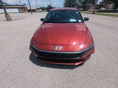 Used 2025 Hyundai Elantra Sport FWD image 12