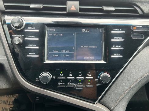 Used 2018 Toyota Camry LE FWD image 21