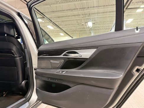 Used 2020 BMW 750i xDrive w/ Executive Package image 21