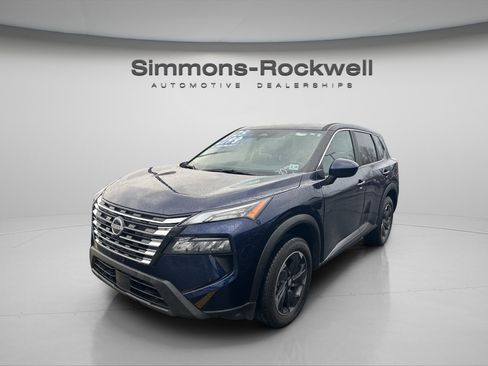 Used 2025 Nissan Rogue SV image 4