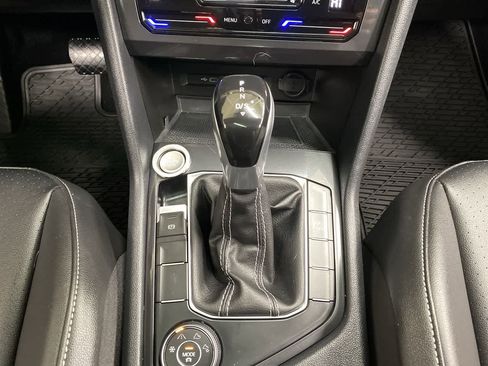 Used 2022 Volkswagen Tiguan SE image 27