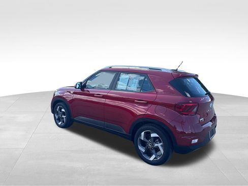 Used 2025 Hyundai Venue SEL FWD image 4