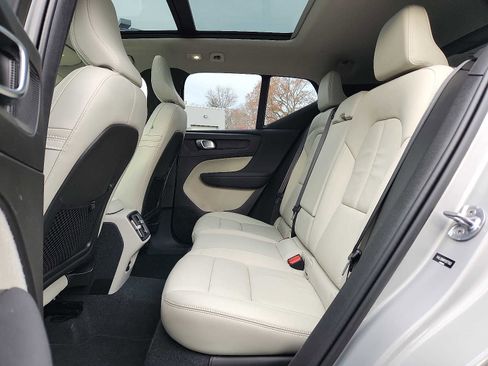 Certified 2023 Volvo XC40 B5 Plus w/ Protection Package Premier image 10