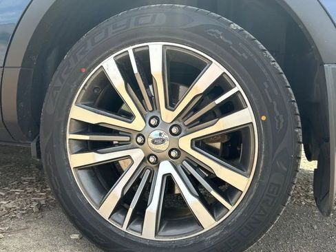 Used 2017 Ford Explorer Platinum AWD/4WD image 16