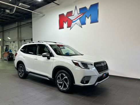 Used 2022 Subaru Forester Touring AWD/4WD image 2