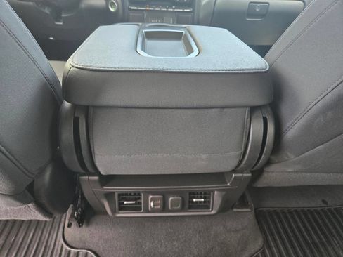 Used 2021 Chevrolet Silverado 1500 LT AWD/4WD image 6