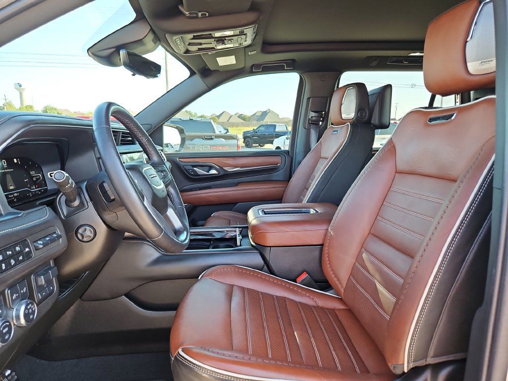 Used 2023 GMC Yukon Denali Ultimate AWD/4WD image 9