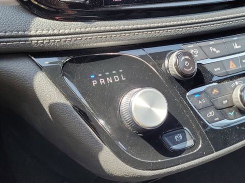 Used 2024 Chrysler Pacifica Limited FWD image 29
