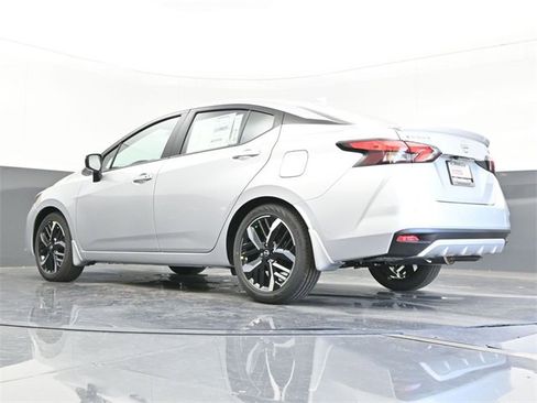New 2025 Nissan Versa SR w/ Trunk Package image 22
