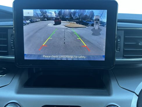 Certified 2022 Ford Explorer XLT w/ Equipment Group 202A image 6