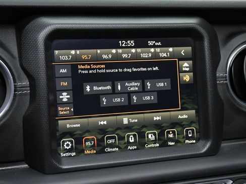 Used 2018 Jeep Wrangler Unlimited Sahara AWD/4WD image 46