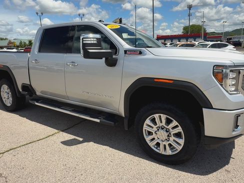 Used 2022 GMC Sierra 2500 Denali image 2