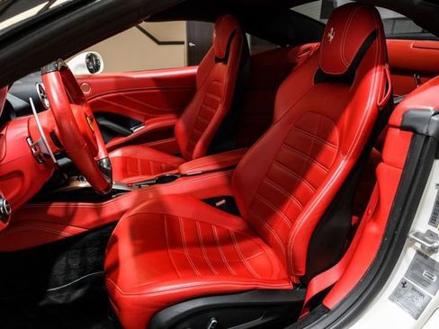 Used 2018 Ferrari California T image 36