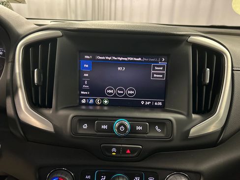 Used 2024 GMC Terrain SLE w/ Driver Convenience Package image 17