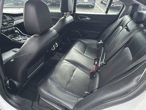 Used 2018 Alfa Romeo Giulia AWD image 12