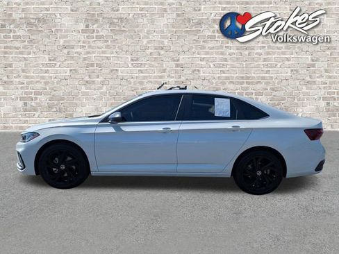 Used 2025 Volkswagen Jetta SE image 7