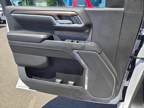 Used 2024 Chevrolet Silverado 1500 LT Trail Boss w/ Protection Package AWD/4WD image 13