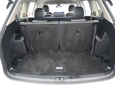 Used 2025 Volkswagen Atlas SE AWD/4WD image 27