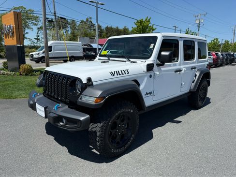 Used 2023 Jeep Wrangler Unlimited w/ Sun & Screen Package AWD/4WD image 6