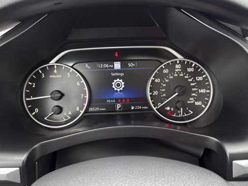Used 2024 Nissan Murano SV AWD/4WD image 14