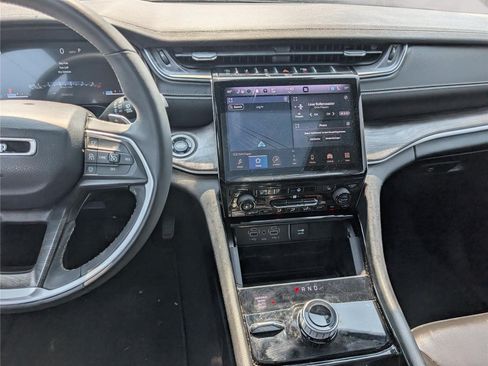 Used 2023 Jeep Grand Cherokee L Limited AWD/4WD image 19