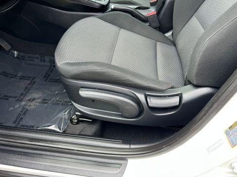 Used 2025 Kia Soul LX w/ LX Technology Package FWD image 23