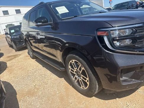Used 2025 Ford Expedition Max Active AWD/4WD image 4