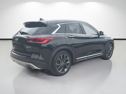 Used 2019 INFINITI QX50 Essential w/ Sensory Package FWD image 3
