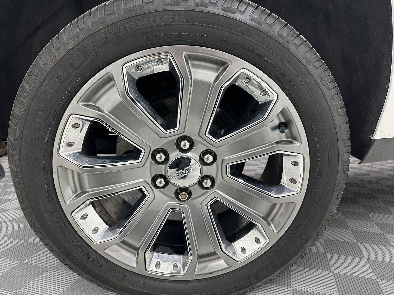 Used 2016 GMC Yukon Denali w/ Open Road Package AWD/4WD image 32