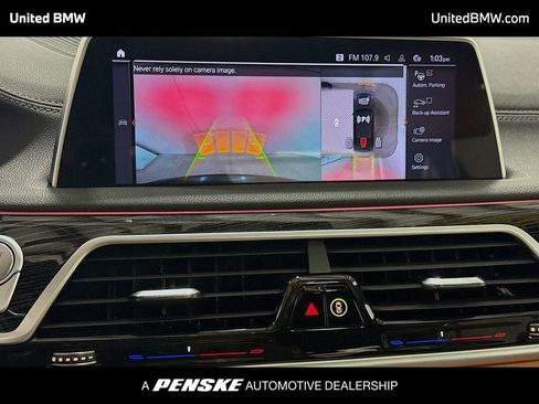 Used 2022 BMW 740i w/ M Sport Package image 9