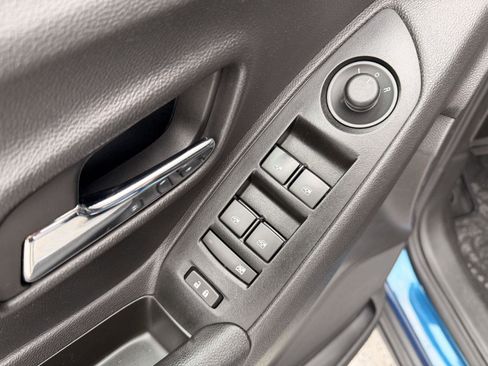 Used 2020 Chevrolet Trax LT w/ LT Convenience Package image 14