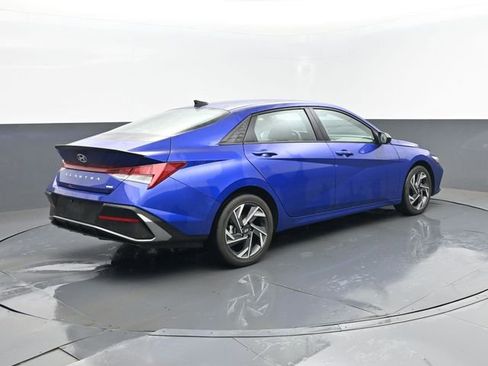 Used 2025 Hyundai Elantra SEL image 21