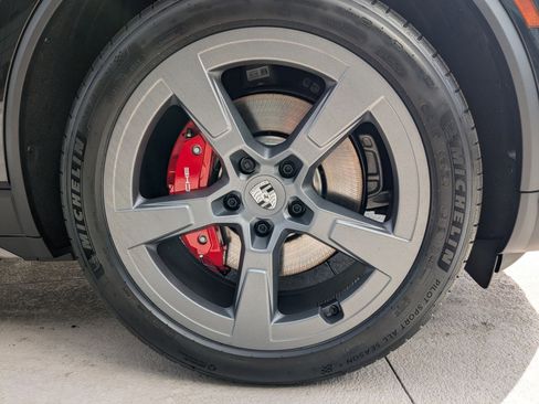 New 2025 Porsche Macan 4S Electric image 27