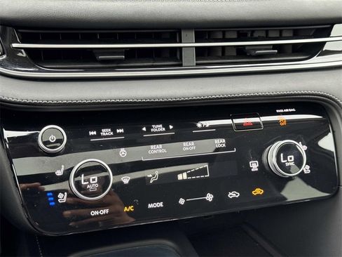 Certified 2025 INFINITI QX60 Luxe image 29