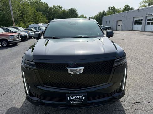 Used 2022 Cadillac Escalade Sport w/ LPO, ONYX Package AWD/4WD image 4