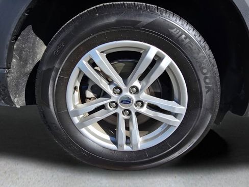 Used 2024 Ford Explorer XLT w/ Equipment Group 202A image 11