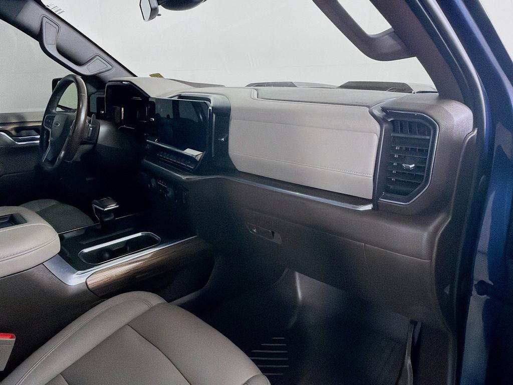 Used 2022 Chevrolet Silverado 1500 LT Trail Boss w/ LT Trail Boss Premium Package AWD/4WD image 27