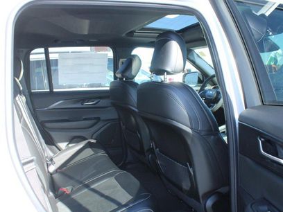 New 2025 Jeep Grand Cherokee Altitude w/ Trailer Tow Package